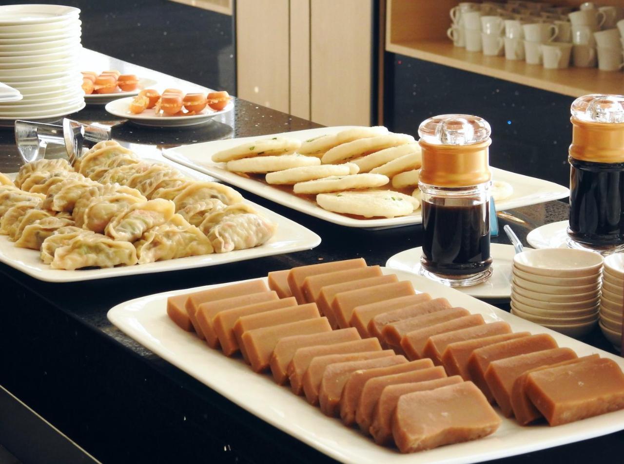 Gloria Residences Ion Delemen Гентинг-Хайлендс Экстерьер фото A selection of Chinese desserts